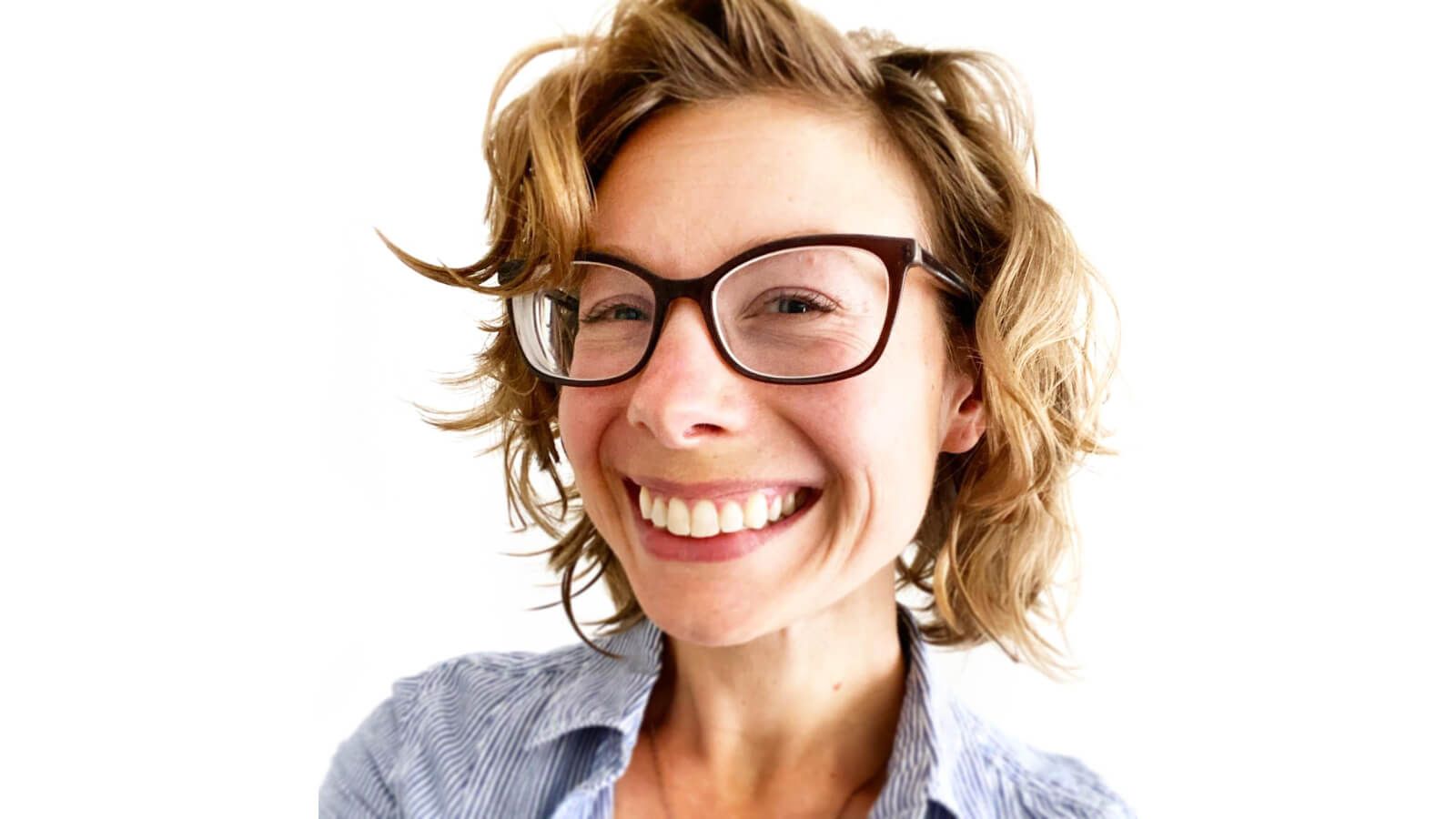 alt="Eva Nelson"